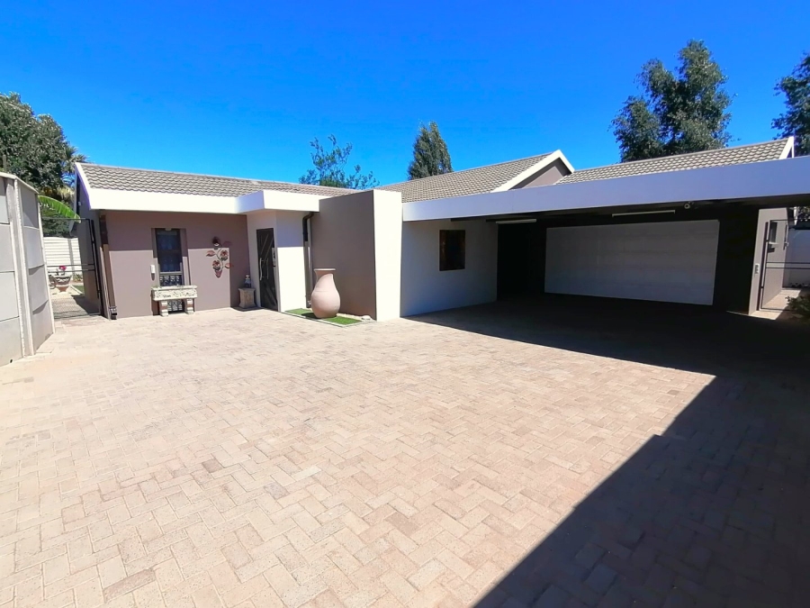 3 Bedroom Property for Sale in Langenhovenpark Free State